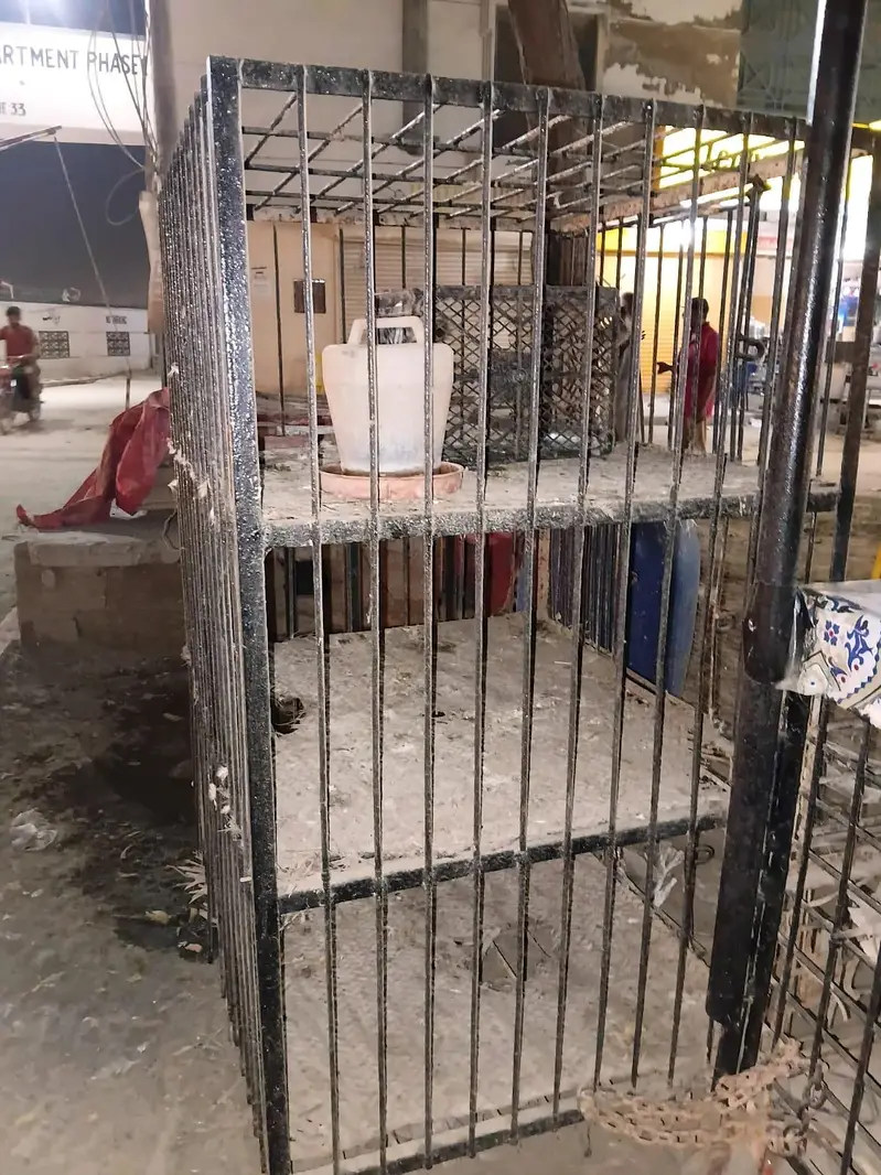 iron cage for sale 10/10 condition — photo 6