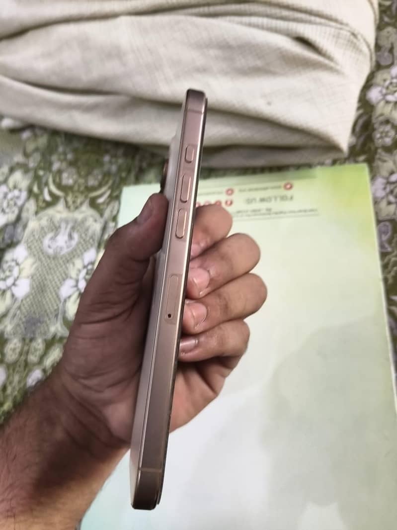 Apple iPhone 16 Pro Max 3