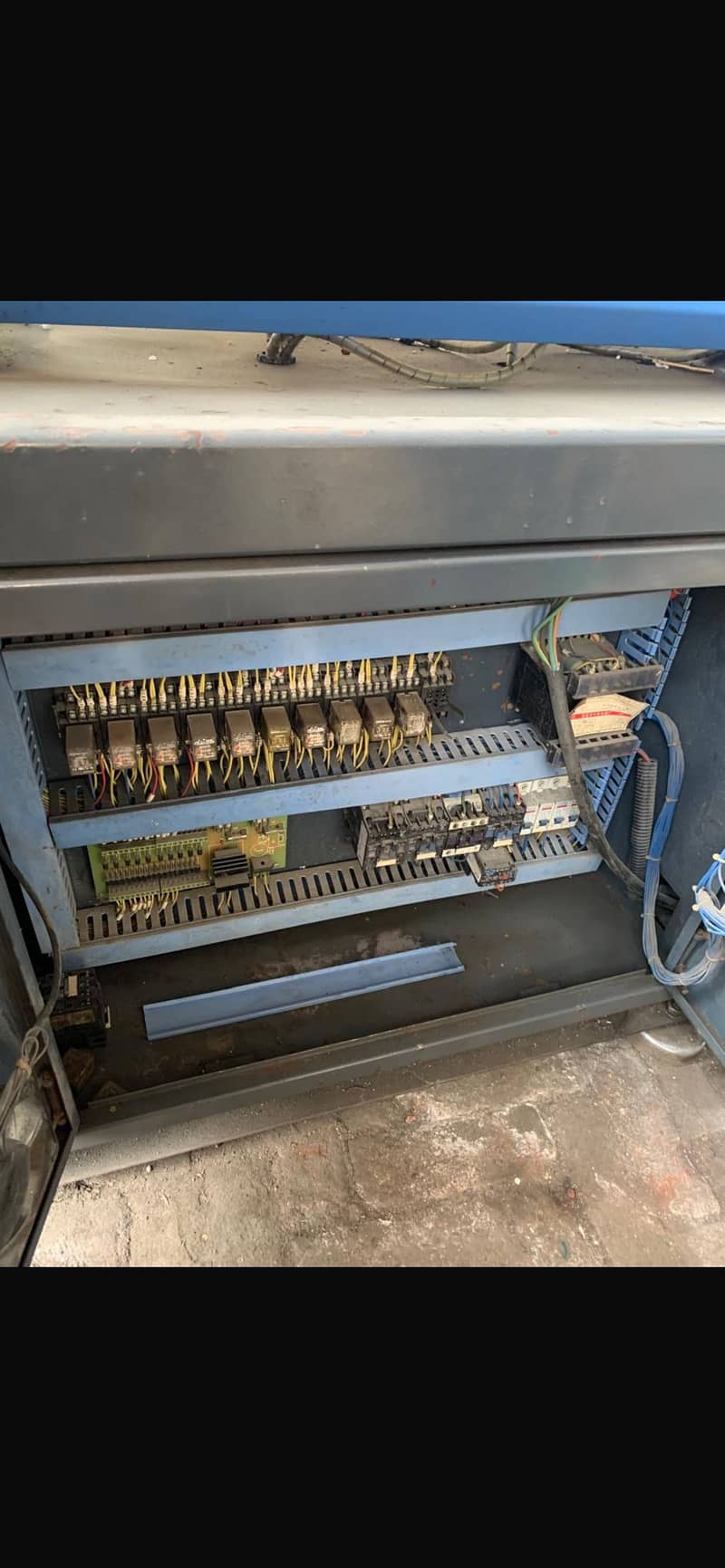 Injection molding machine 4