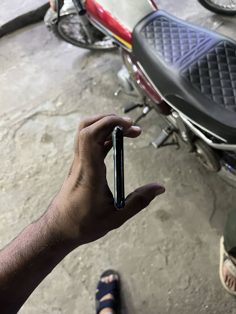 Apple iPhone 11 Pro Max 0