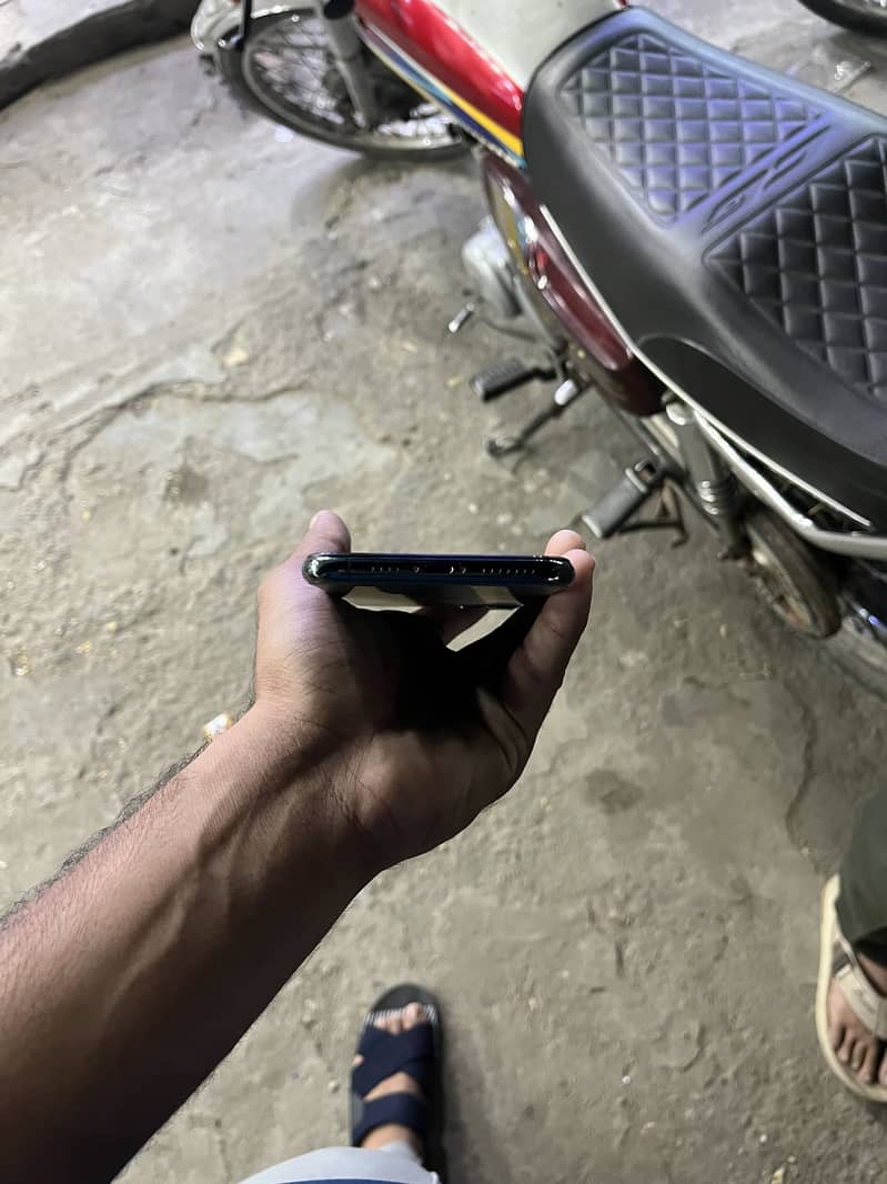 Apple iPhone 11 Pro Max 2
