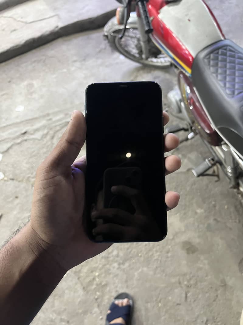 Apple iPhone 11 Pro Max 4