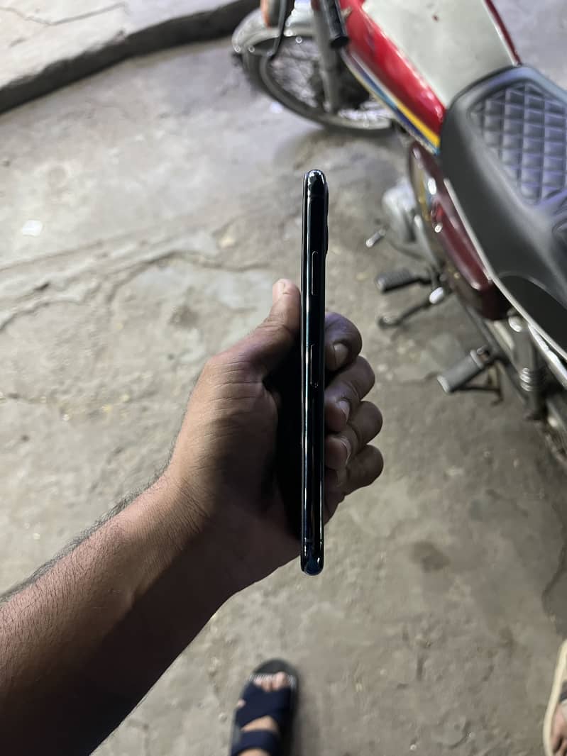 Apple iPhone 11 Pro Max 5
