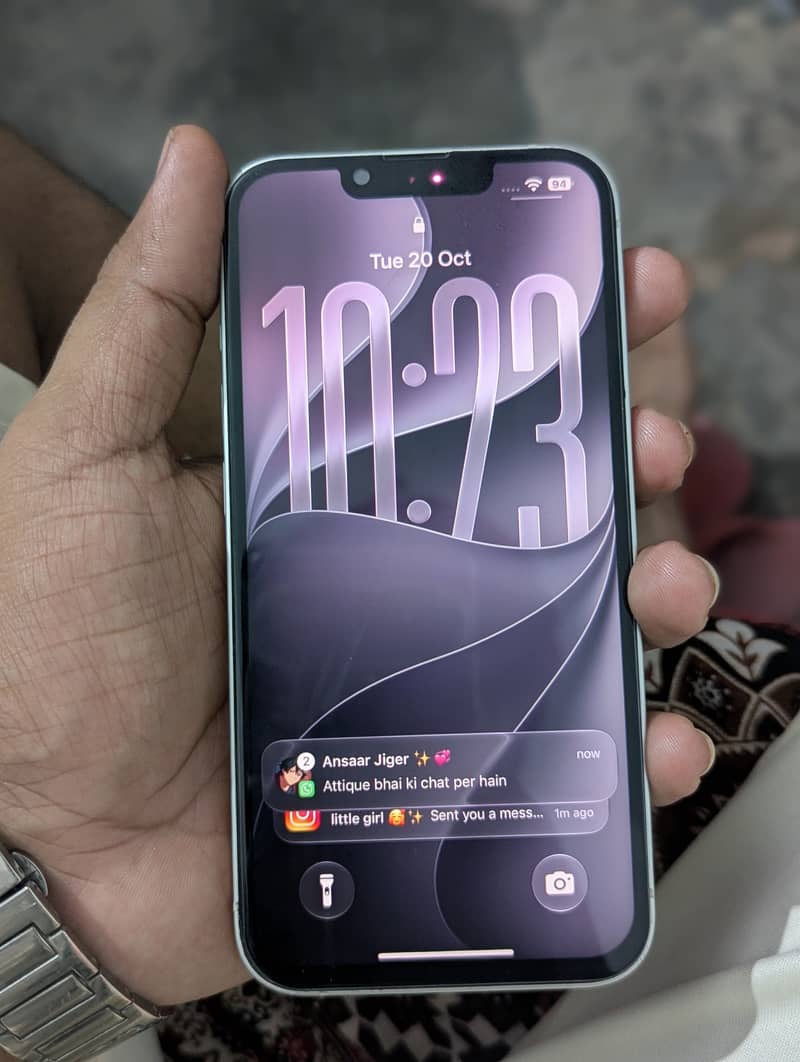Apple iPhone 13 sim glitch 1