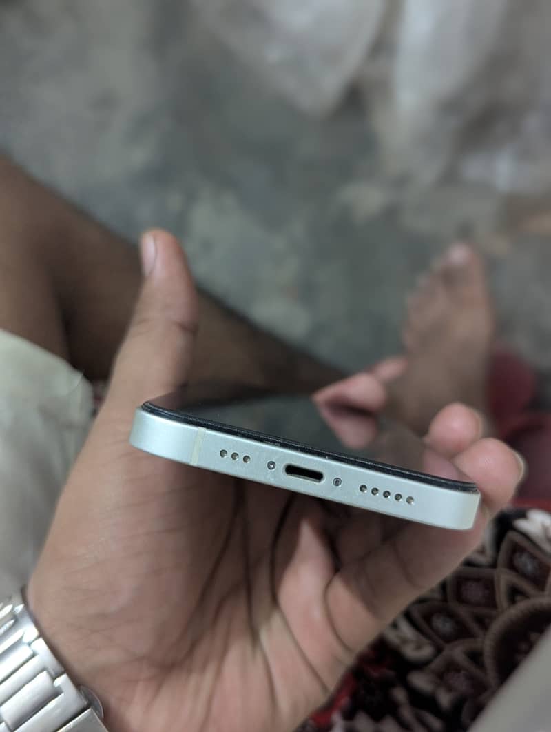 Apple iPhone 13 sim glitch 4
