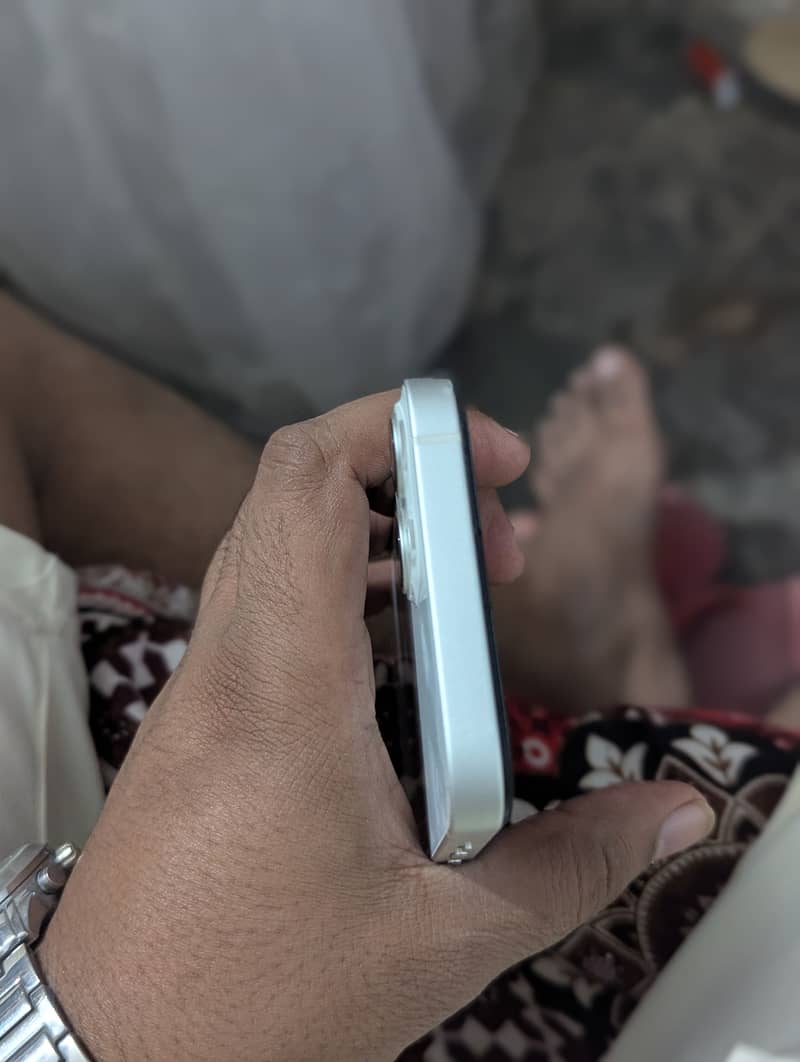 Apple iPhone 13 sim glitch 5