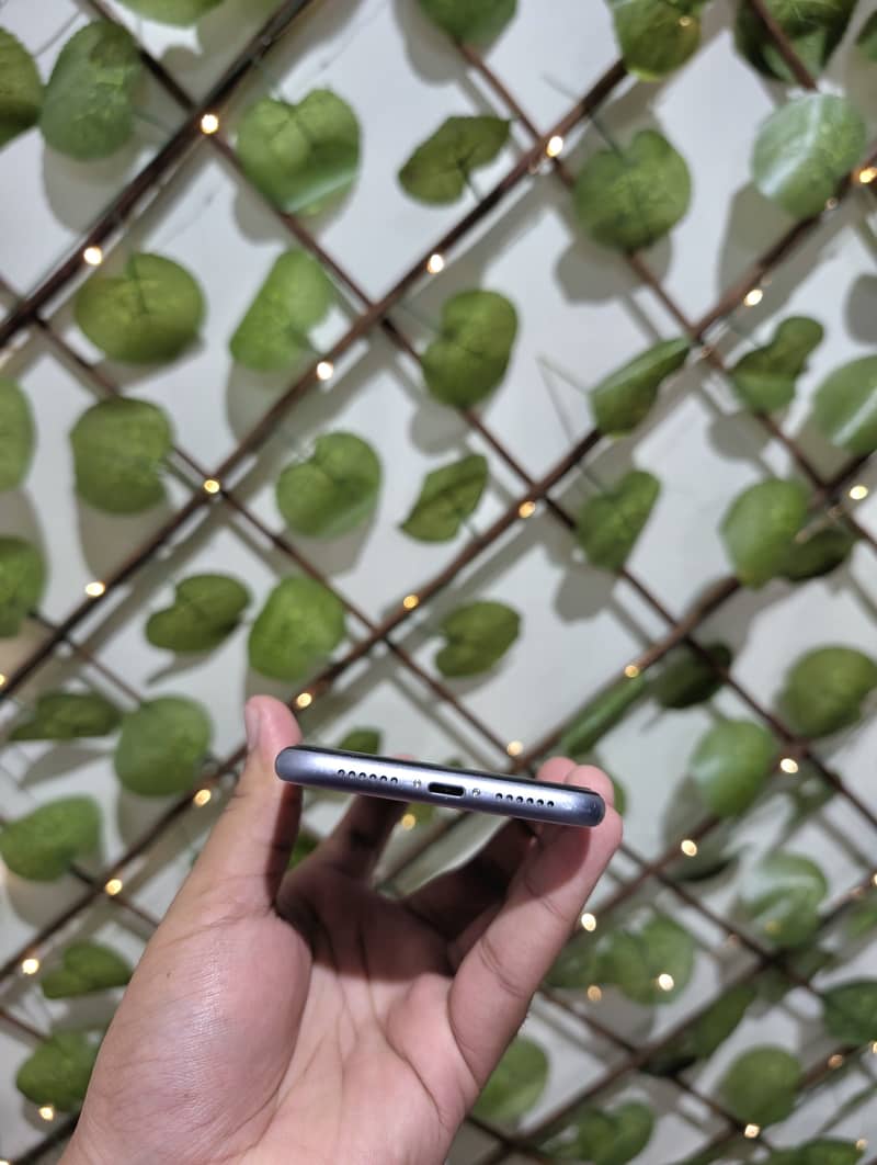 Apple iPhone 11 3