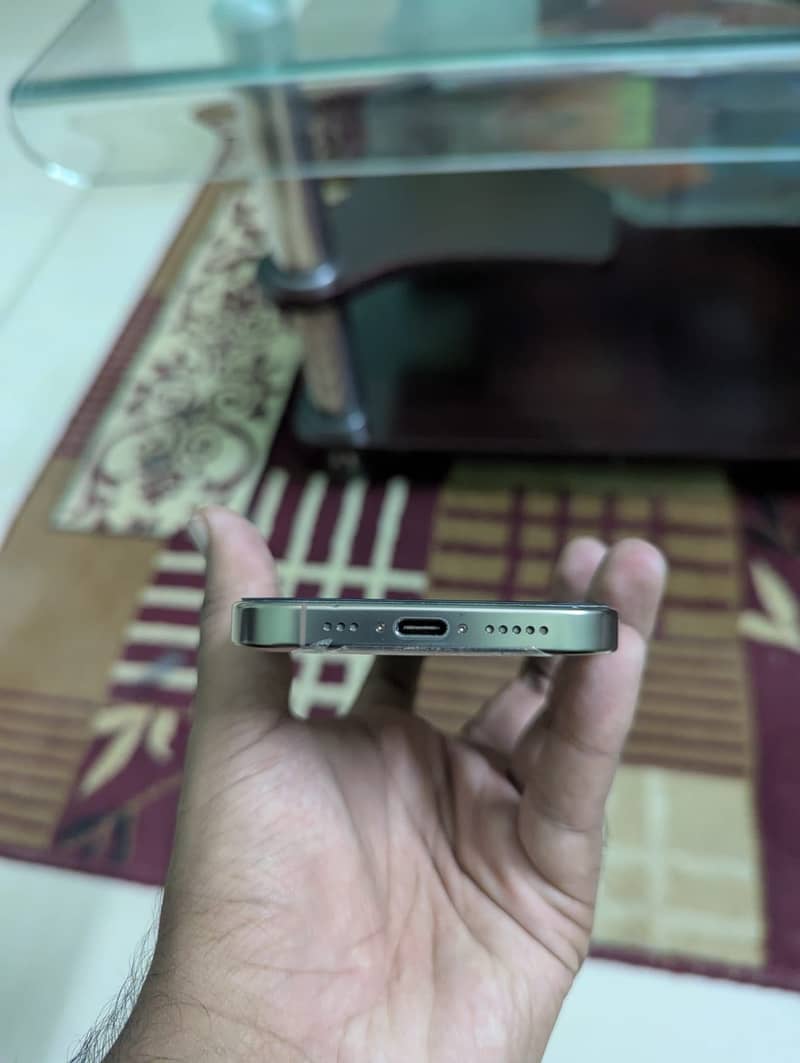 Apple iPhone 16 Pro 1