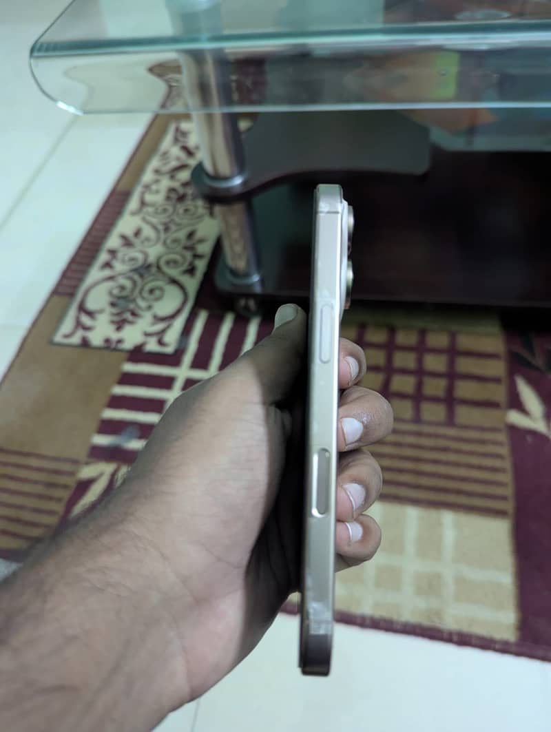 Apple iPhone 16 Pro 4