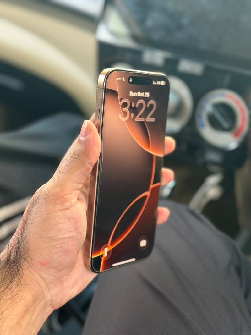 Apple iPhone 16 Pro Max 1