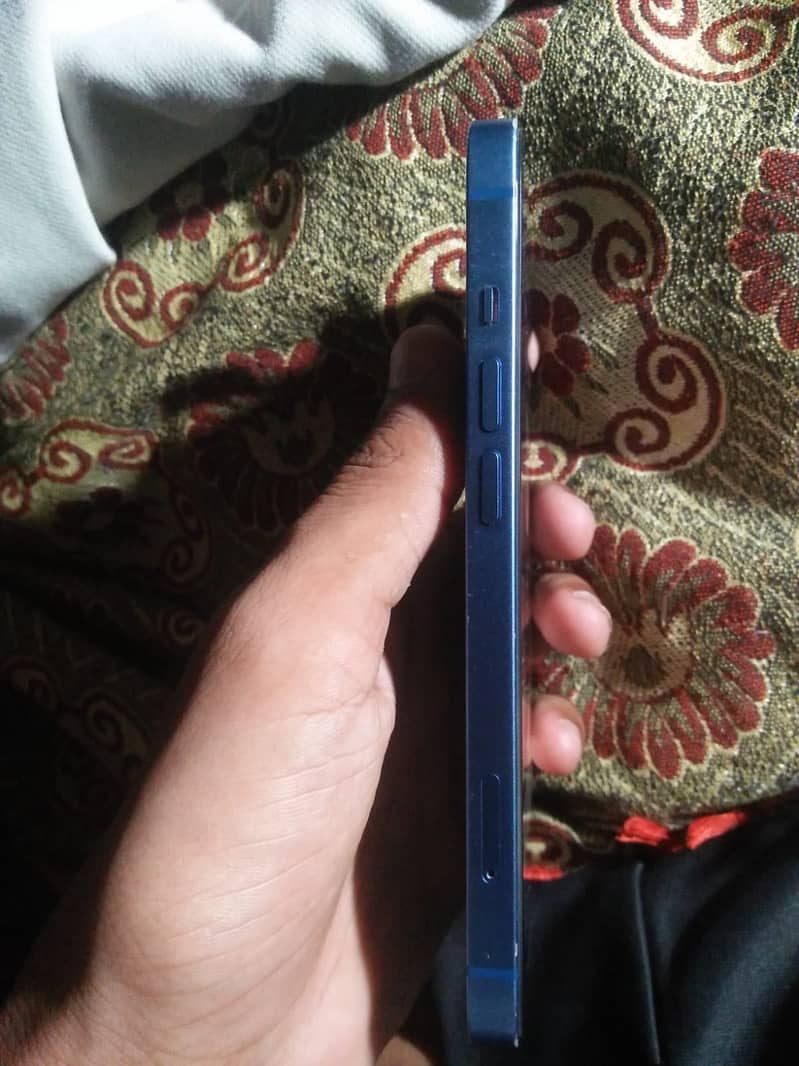 Apple iPhone 13 1