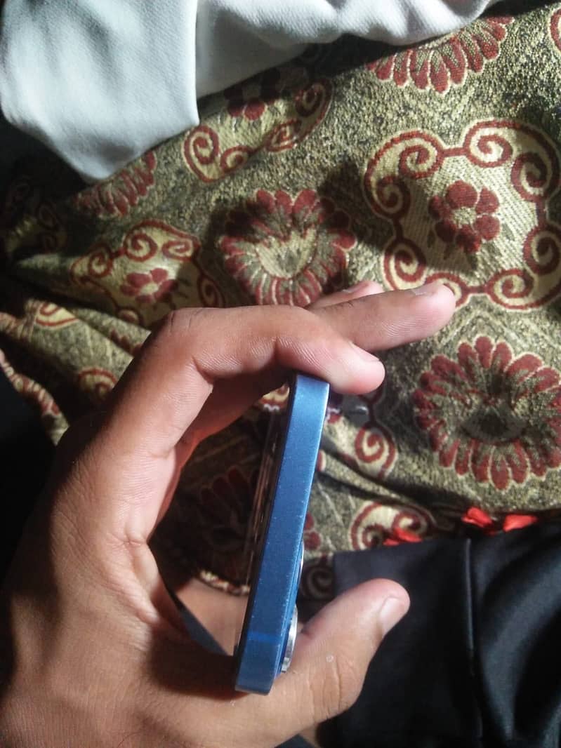 Apple iPhone 13 2