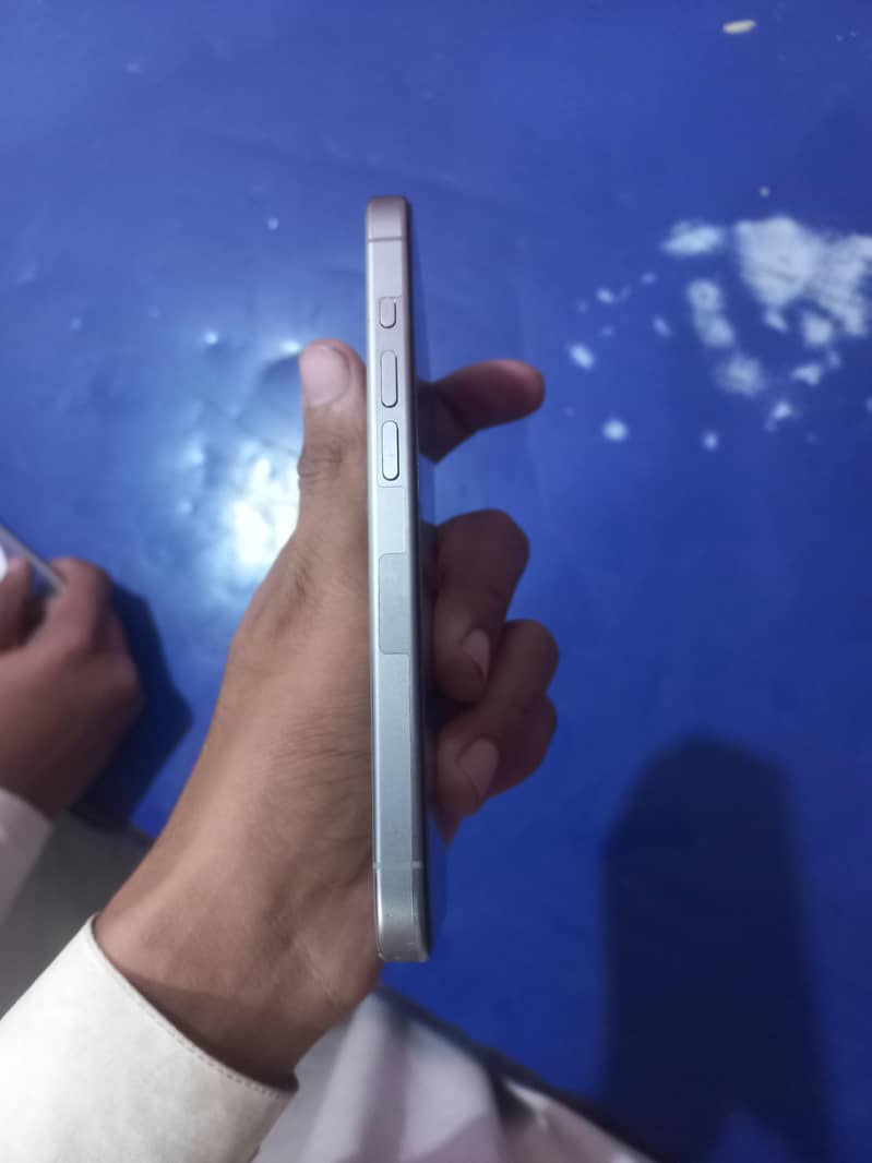 Apple iPhone 15 Pro 3