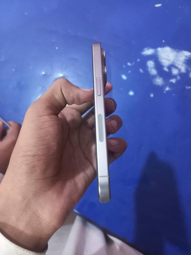 Apple iPhone 15 Pro 4