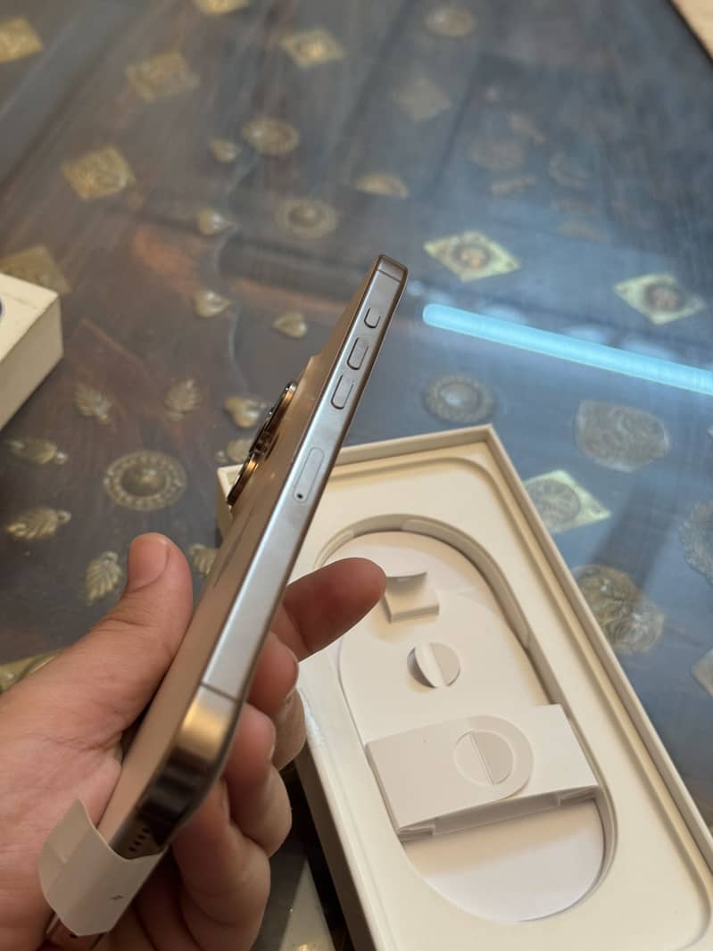 Apple iPhone 16 Pro Max 3