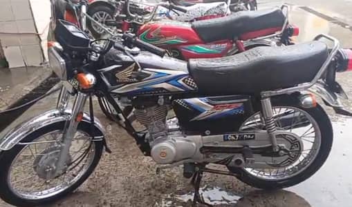 10/10 condition 10 Chali hai baas black (03704910597) whatsapp