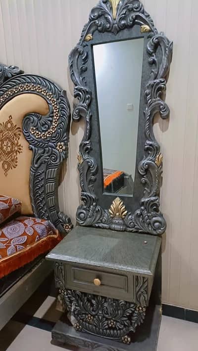 Royal Luxury chinoti bedset. king size with dressing and side table