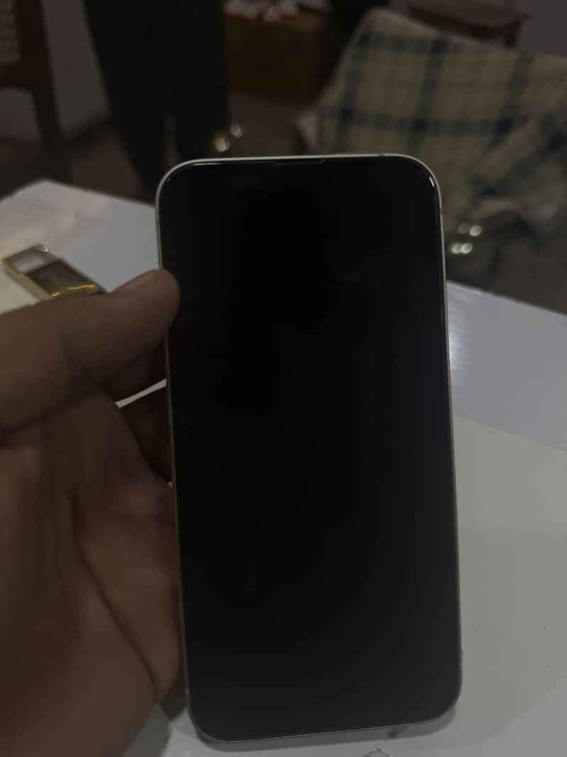 Apple iPhone 13 4