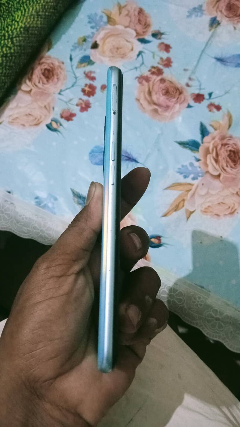 OPPO A76 1