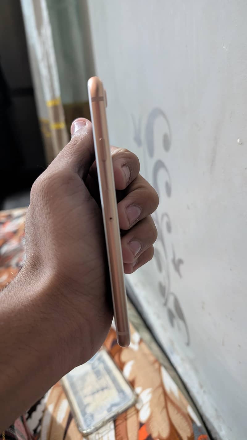 Apple iPhone 8 3