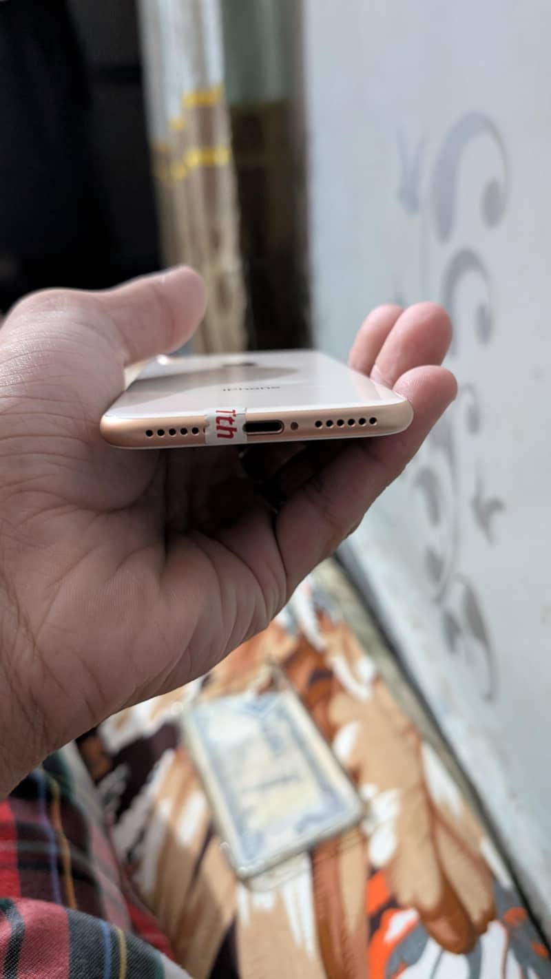 Apple iPhone 8 4