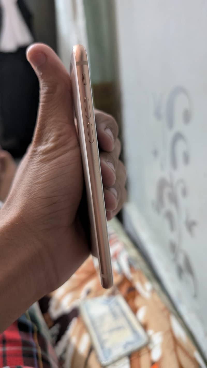 Apple iPhone 8 5