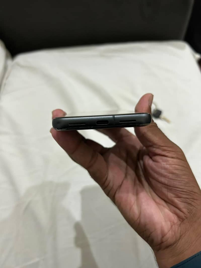Google Pixel 8 4