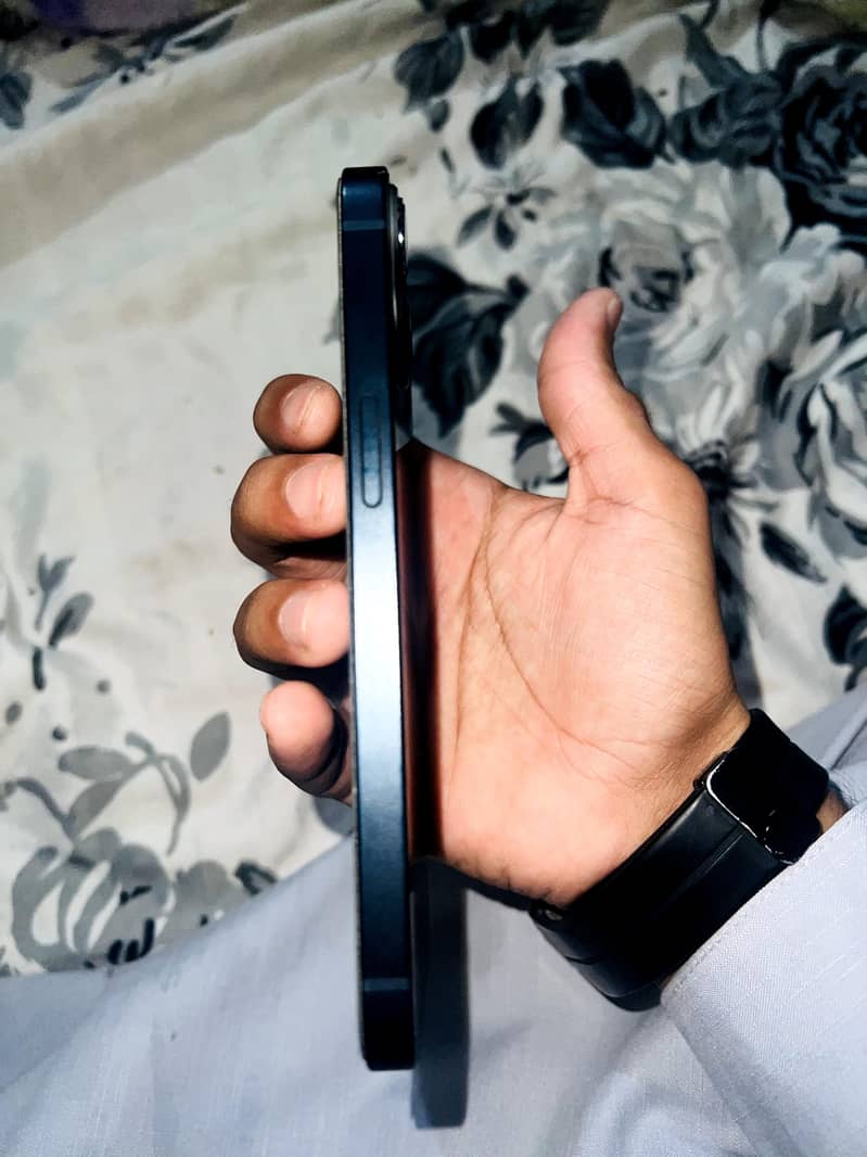 Apple iPhone 13 2