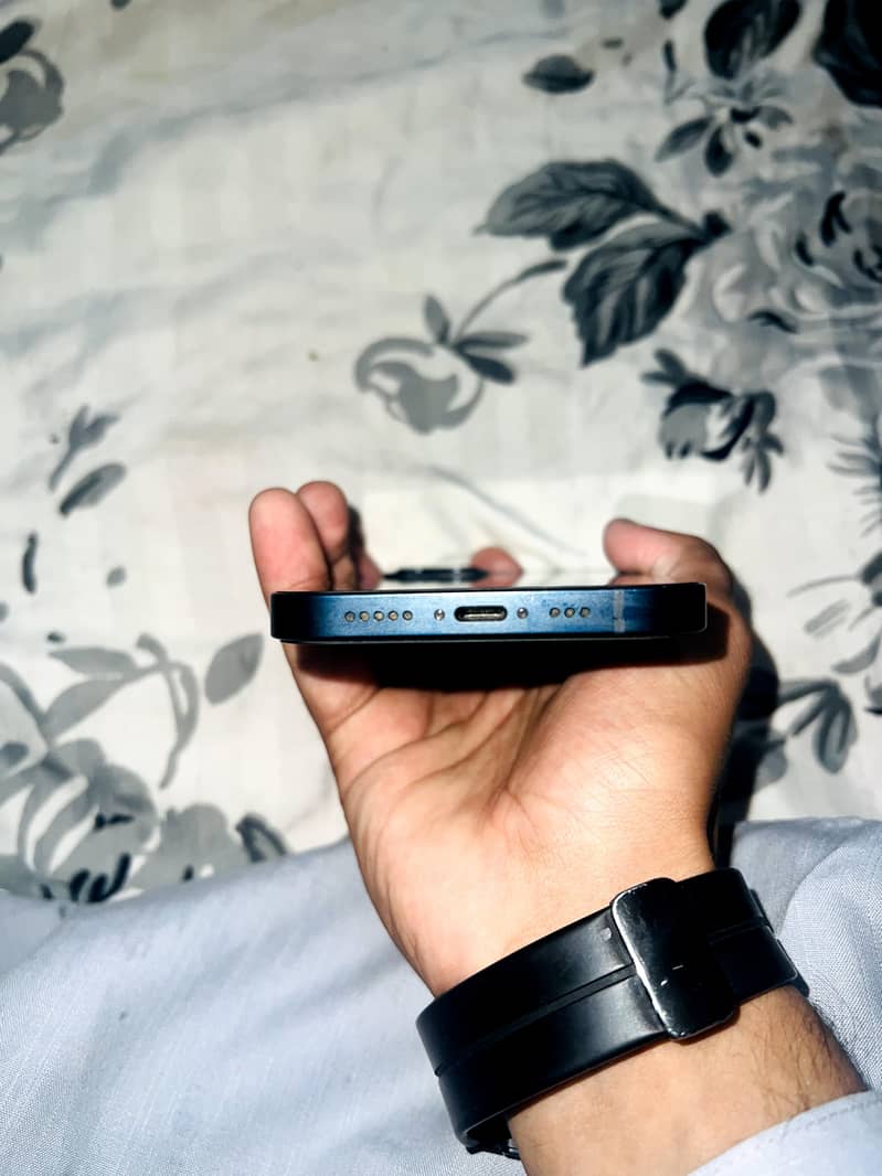 Apple iPhone 13 3