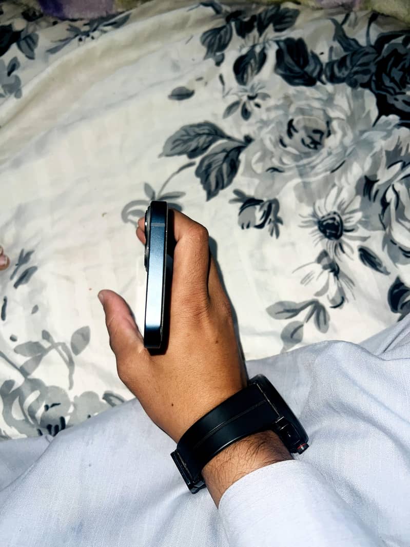 Apple iPhone 13 5