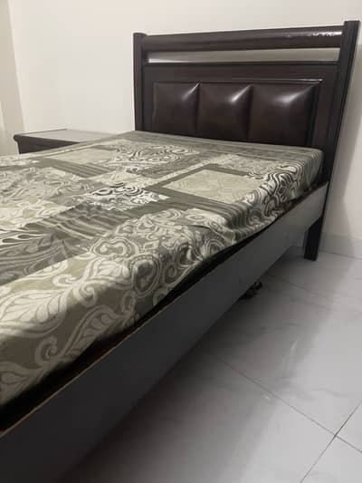 Single size brown bed
