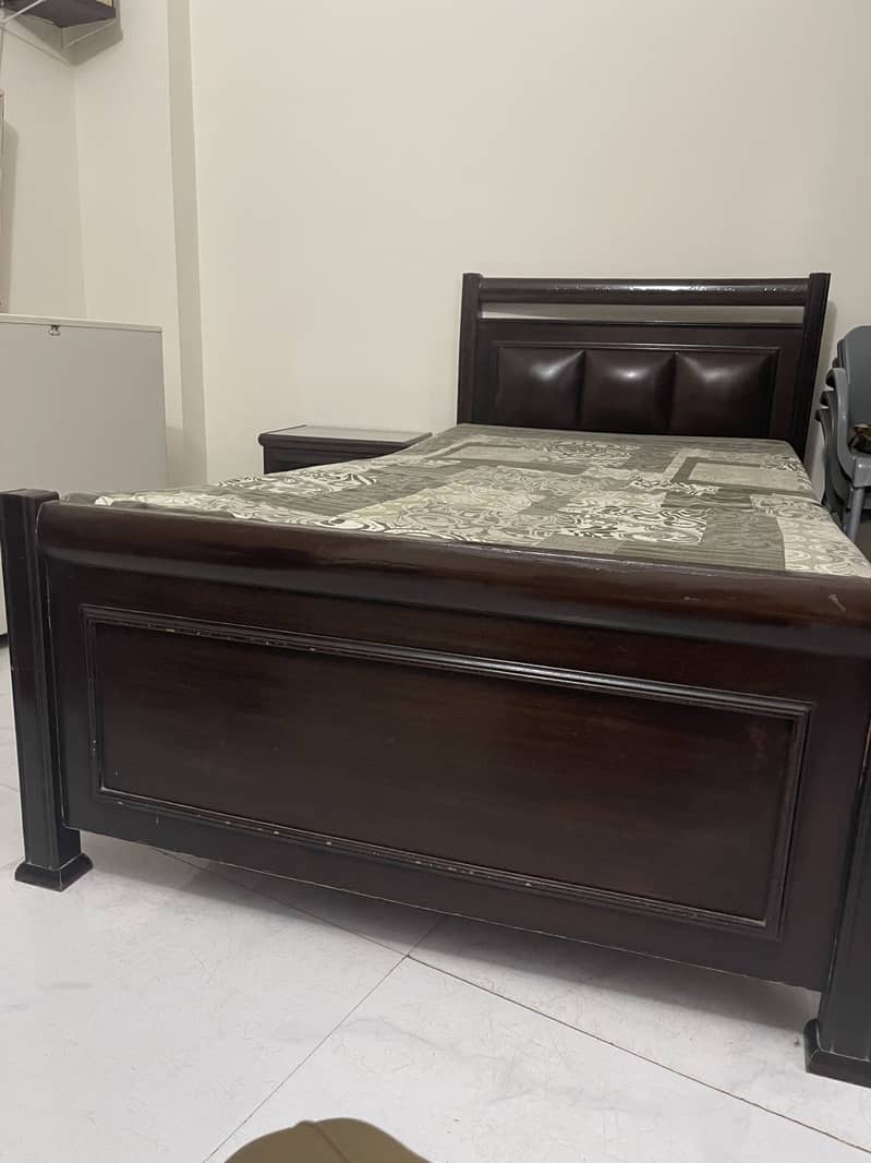 Single size brown bed 1