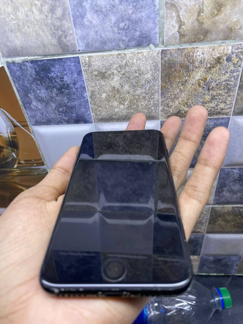 iPhone 7 3