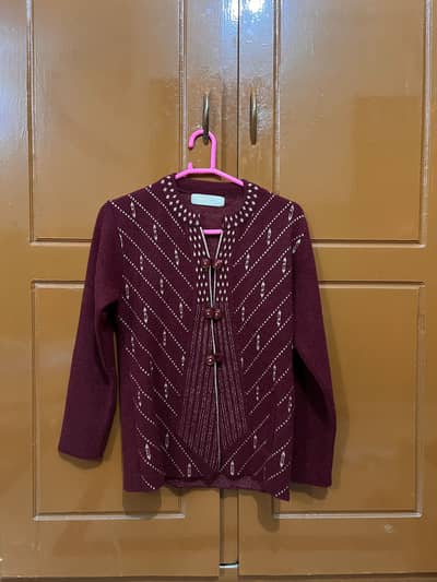 Knitted maroon sweater
