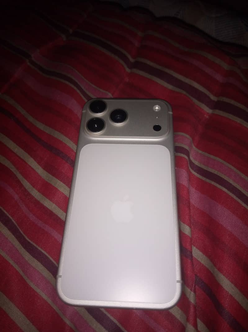 Apple iPhone 17 Pro Max 2