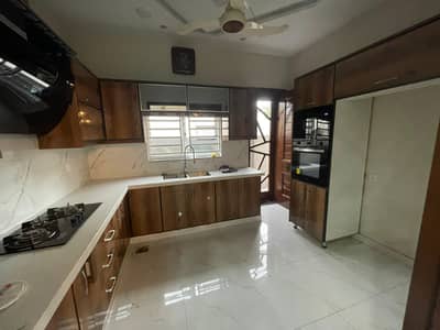10 Marla Full House Available For Rent In Bahria Town Lahore.