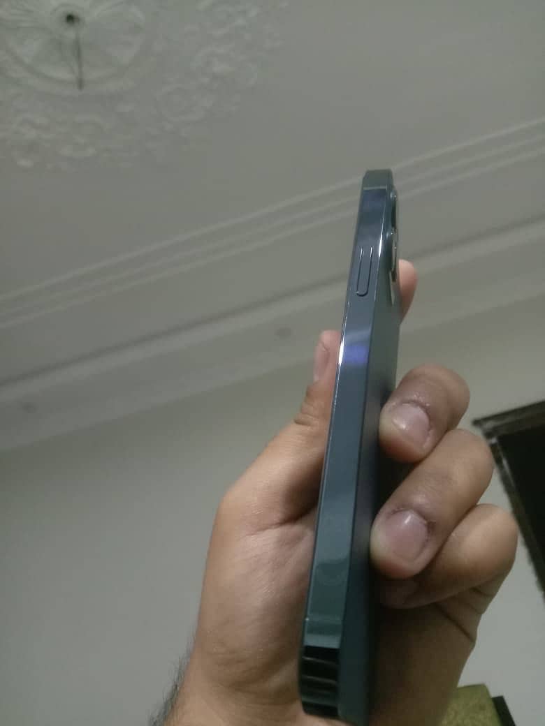 Apple iPhone 12 Pro 2