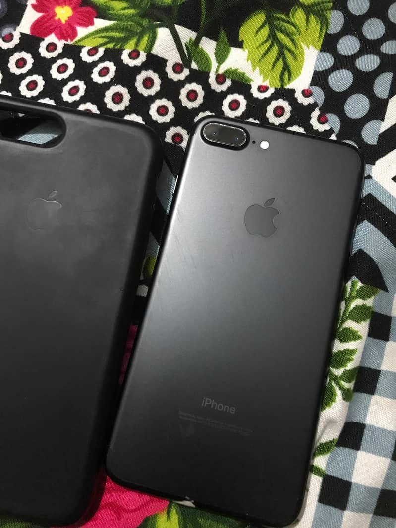 Apple iPhone 7 Plus 2