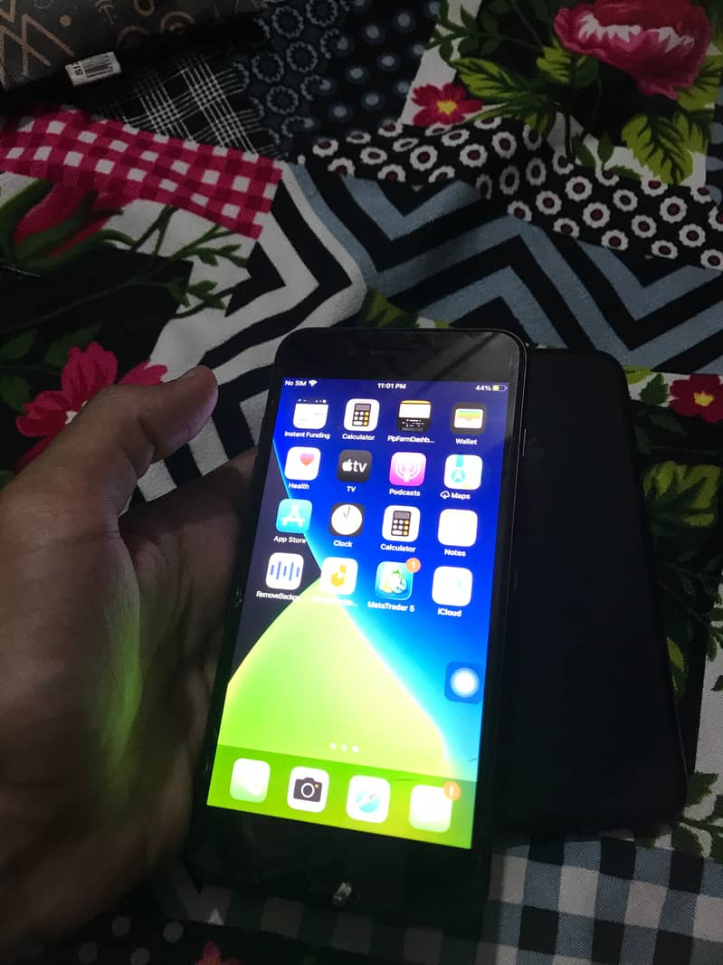 Apple iPhone 7 Plus 6