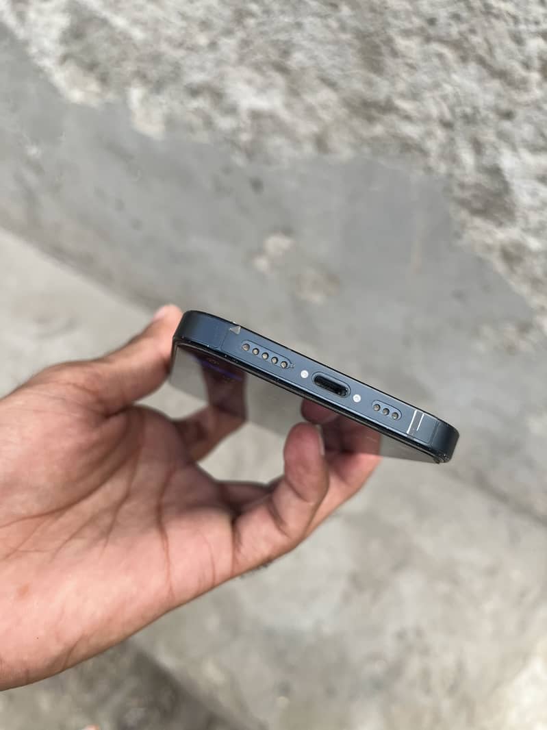 Apple iPhone 13 6