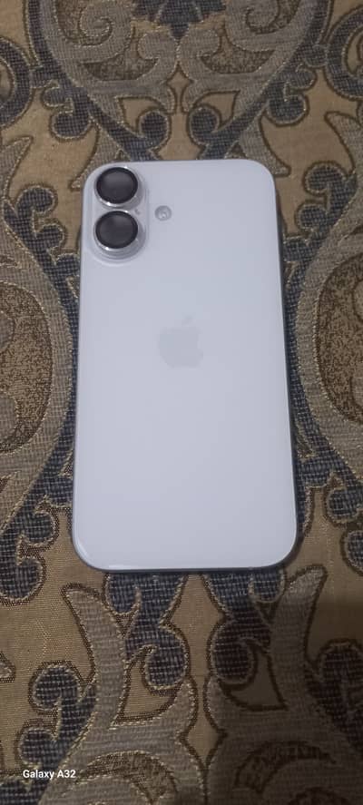 Apple iPhone 16
