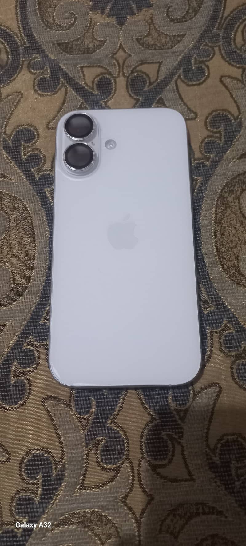 Apple iPhone 16 0