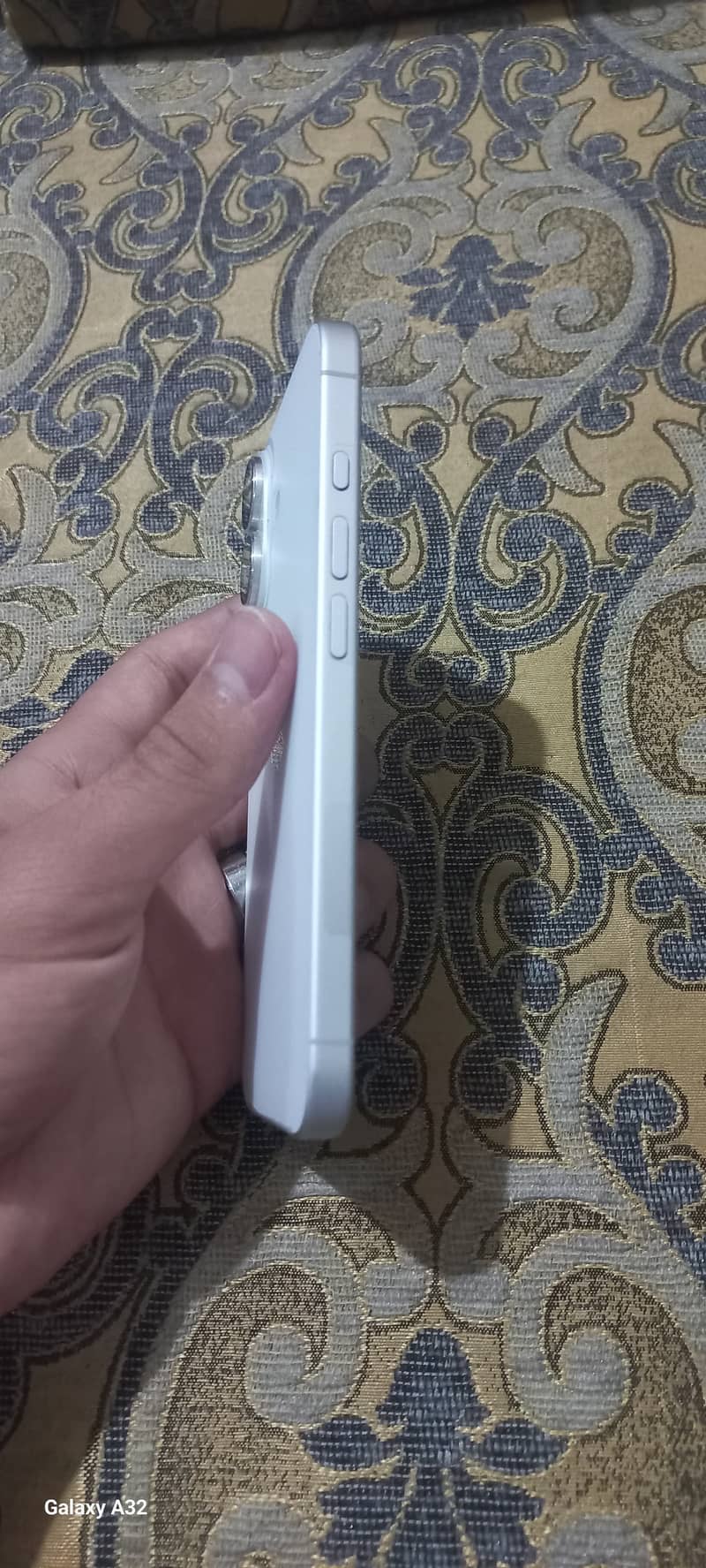 Apple iPhone 16 2