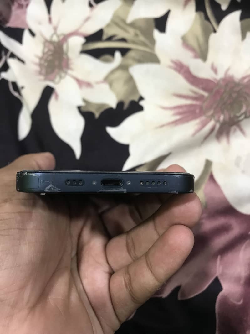 Apple iPhone 13 2