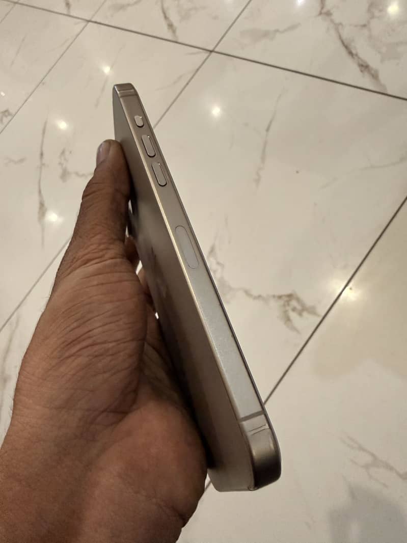 Apple iPhone 15 Pro Max 3