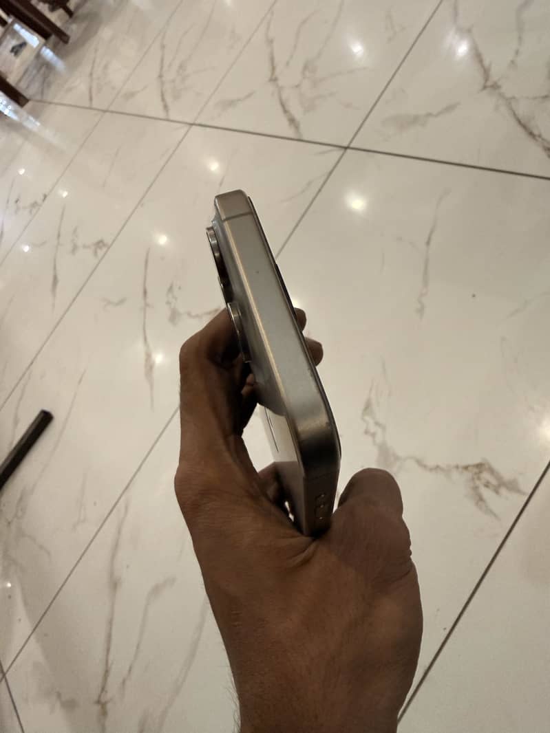 Apple iPhone 15 Pro Max 5
