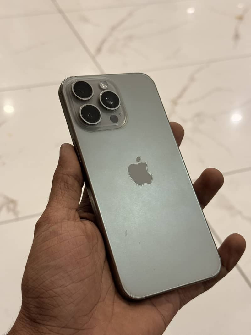 Apple iPhone 15 Pro Max 6