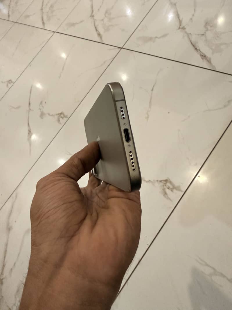 Apple iPhone 15 Pro Max 7