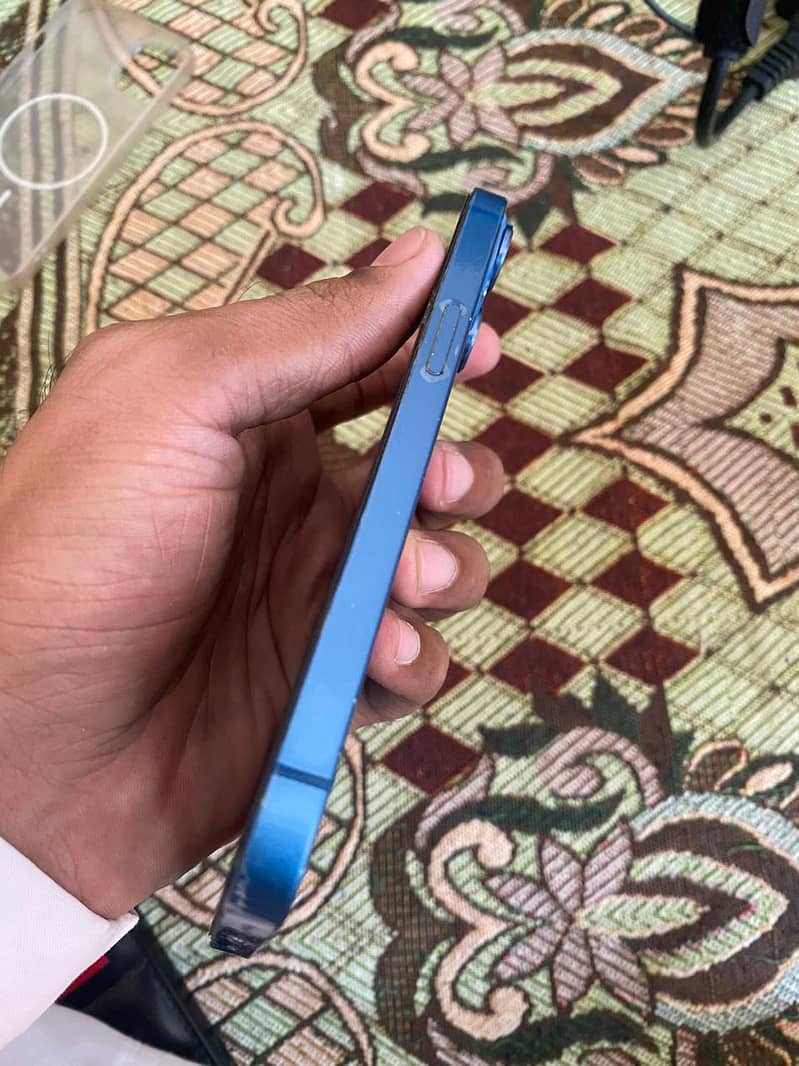 Apple iPhone 13 3