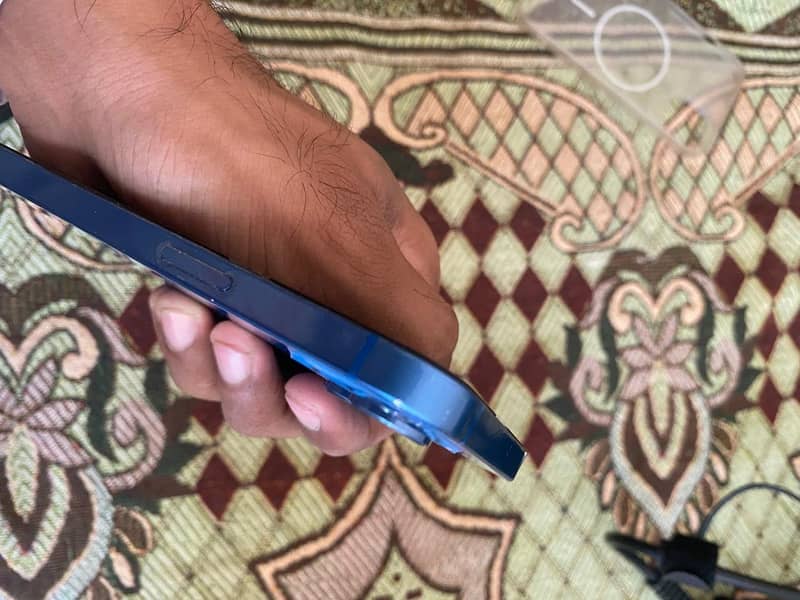 Apple iPhone 13 4